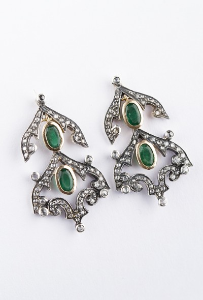 Antieke oorhangers met smaragd en diamant