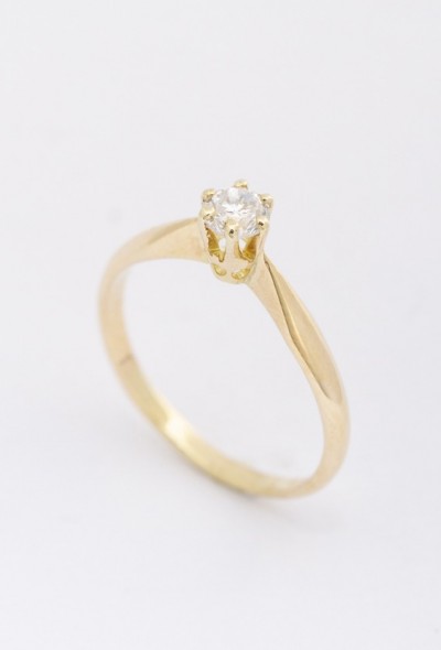 Gouden solitair ring met een briljant