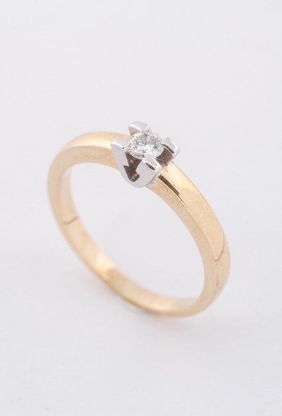 Wit/geel gouden solitair ring met een briljant van ca. 0.19 ct.