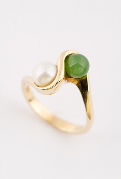Gouden ring met jade en cultivé parel