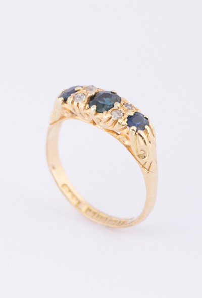 Engelse gouden ring met saffier en briljanten