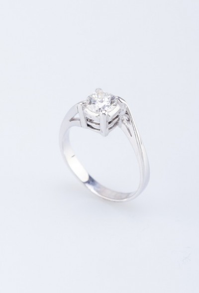 Wit gouden slag ring met een briljant van 0.92 ct. (VS2, D)