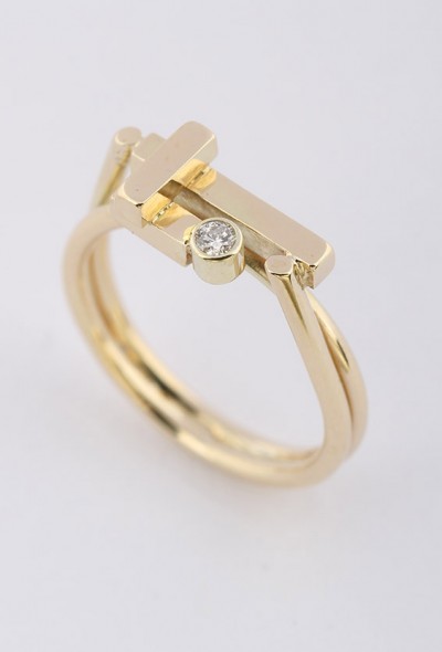 Gouden gestyleerde ring met briljant