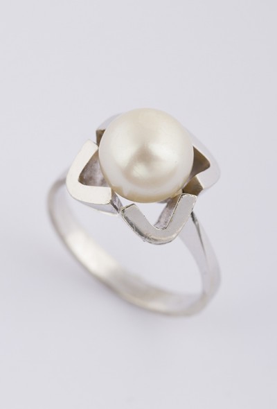 Wit gouden ring met cultivé parel
