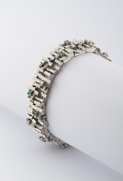 Wit gouden schakel armband met smaragd en diamant