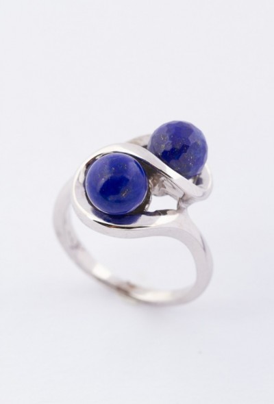 Wit gouden slag ring met lapis lazuli