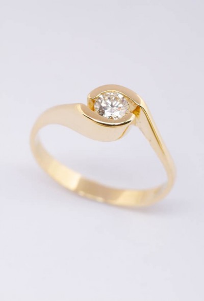 Gouden slag solitair ring met een briljant (ca. 0.32 ct.)