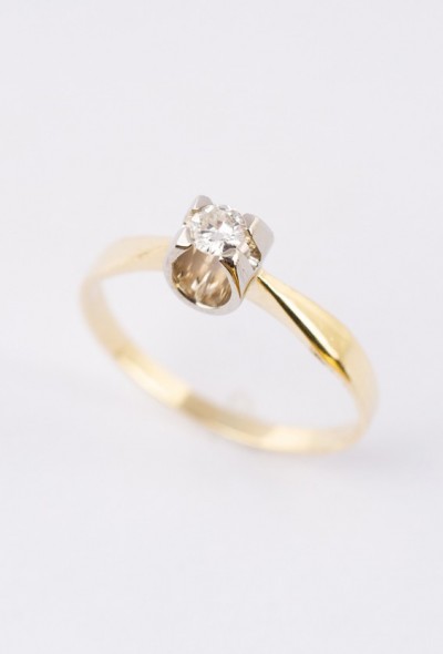 Wit/geel gouden solitair ring met een briljant