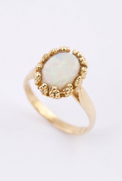Gouden ring met opaal