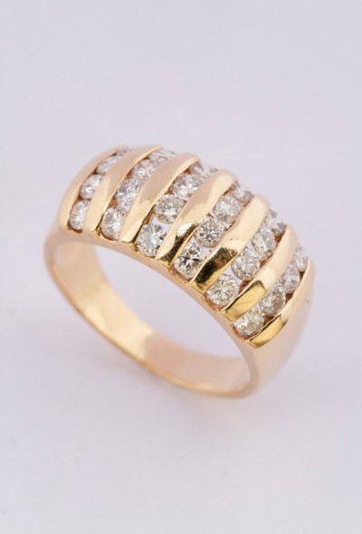 Gouden band ring met 24 briljanten