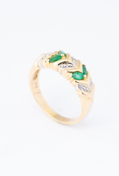 Gouden ring met smaragd en briljant