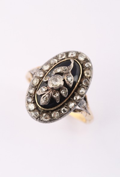 Gouden ring met emaille en roos diamanten