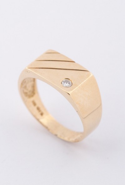 Gouden heren ring met een briljant van ca. 0.05 ct.