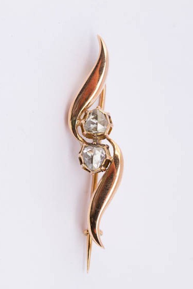 Antieke gouden broche met roos geslepen diamant