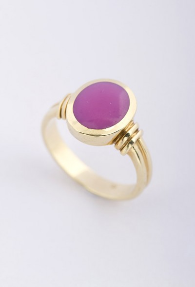 Gouden ring met ster robijn