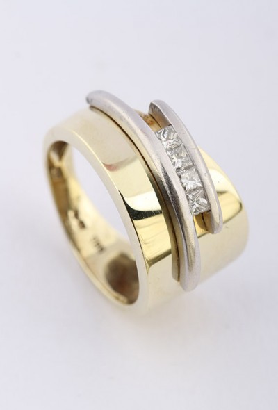 Wit/geel gouden ring met prinses geslepen diamant