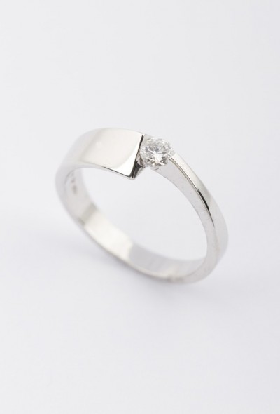 Wit gouden slag ring met briljant (Diamonde)