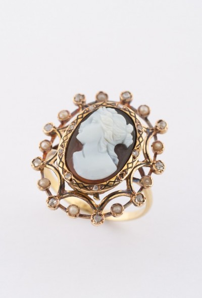 Antieke gouden ring met schelp camée, parels en diamanten