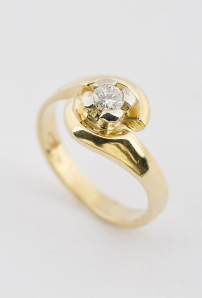 Gouden slag ring met briljant