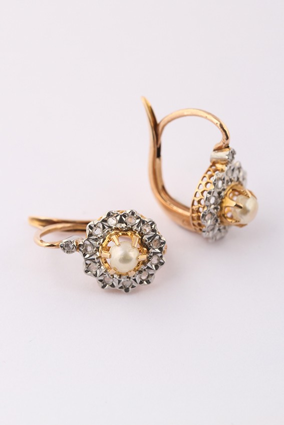 Antieke gouden oorhangers met parel en diamanten