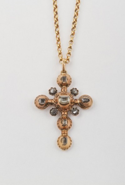 Antiek gouden kruis met tafel diamanten aan gouden collier