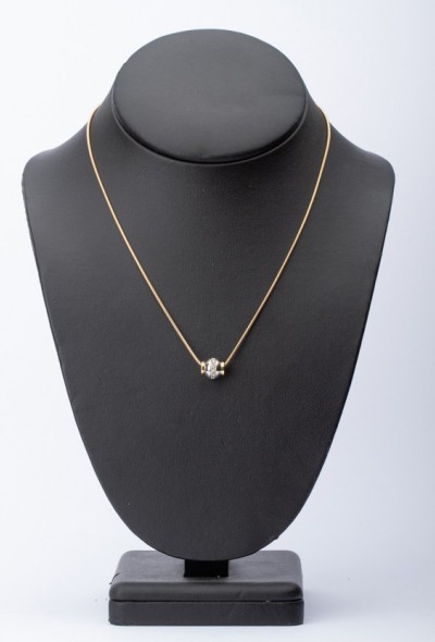 Wit/geel gouden hanger bezet met briljanten aan gouden collier