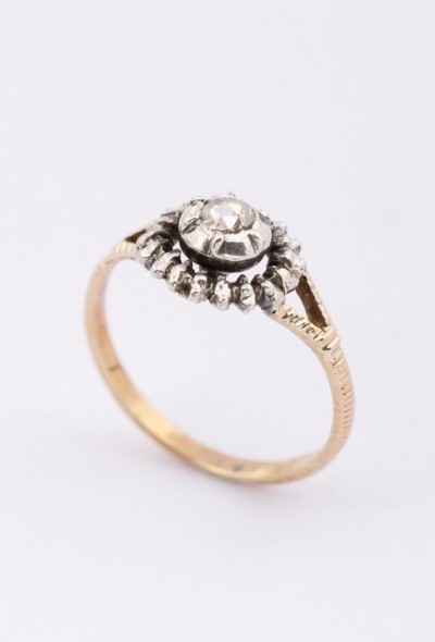 Gouden ring met een diamant