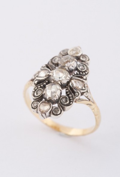 Antieke gouden ring met roos geslepen diamanten