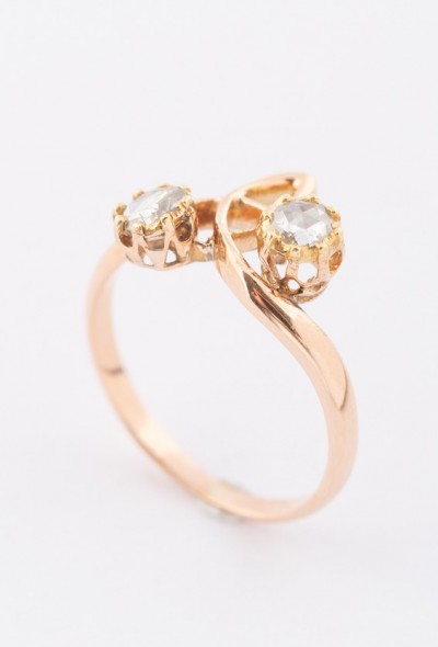 Antieke gouden slag ring met 2 diamanten