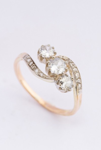 Antieke gouden slag ring met briljant en diamant