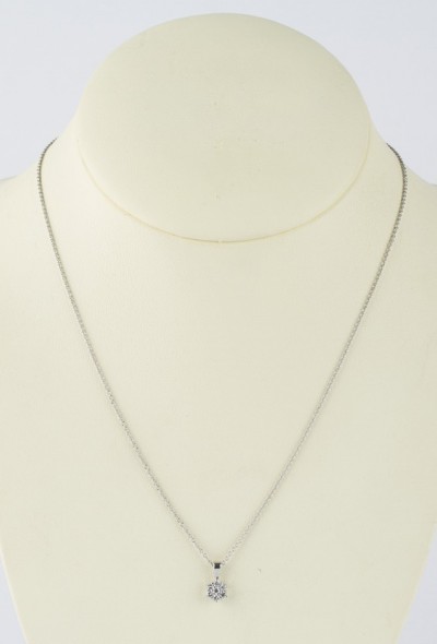 Wit gouden entourage hanger met 7 briljantenv
