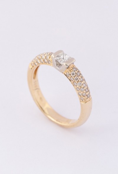 Gouden ring met diamant