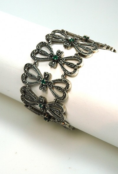 Zilveren schakelarmband met markasiet.