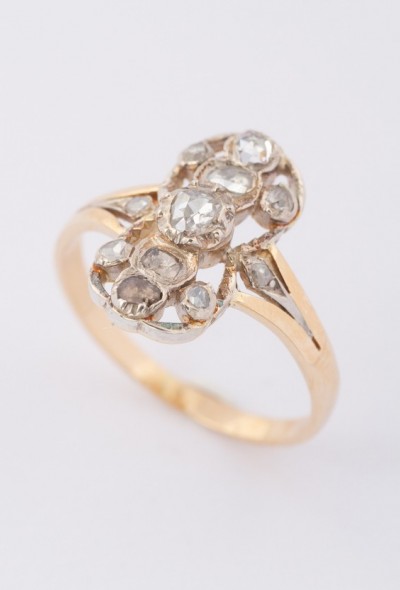 Antieke gouden ring met roos geslepen diamanten