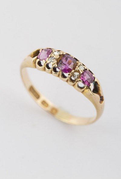 Antieke victoriaanse ring met toermalijn en diamant