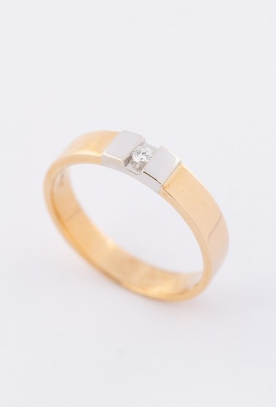 Wit/rosé gouden ring met een briljant van 0.04 ct.