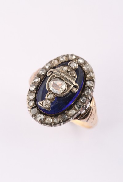 Antieke gouden ring met boheems glas en diamant