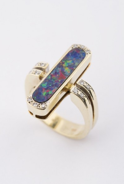 Gouden ring met opaal triplet