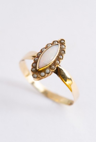 Antiek gouden markies ring met opaal en parels