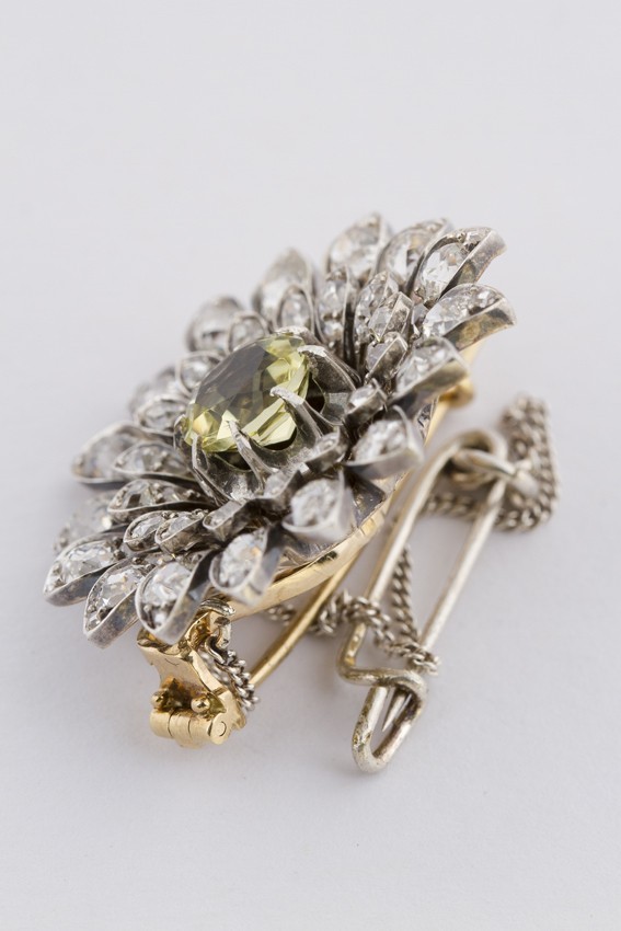 Antieke goud/zilveren dubbele entourage bloem broche met citrien (lemon en 80 oud geslepen Totaal ca. 2.0 ct.