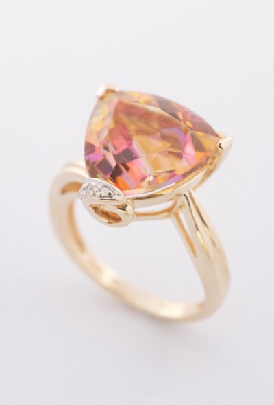 Gouden ring met topaas en diamanten