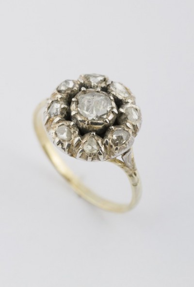 Oude gouden entourage ring met diamanten