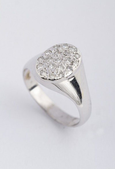 Wit gouden ring met diamanten
