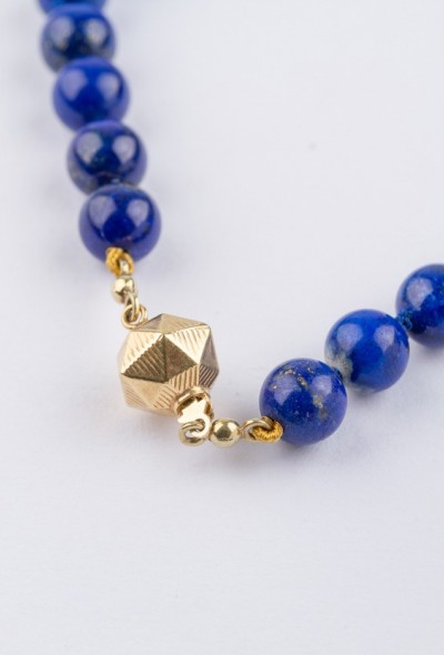 Lapis lazuli collier aan gouden sluiting