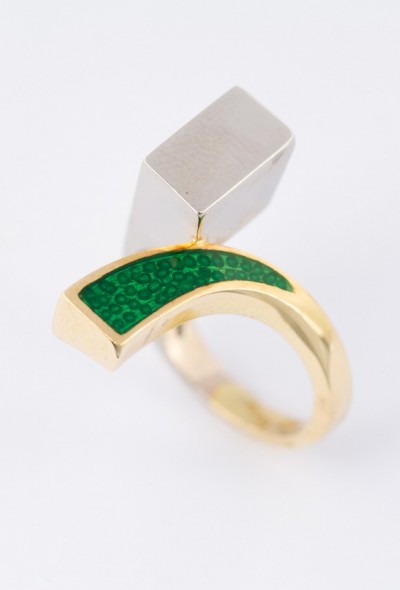 Wit/geel gouden slag ring met groen emaille