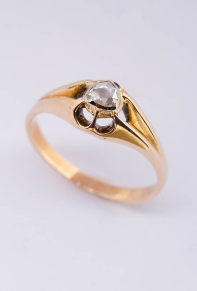 Antieke gouden ring met diamant