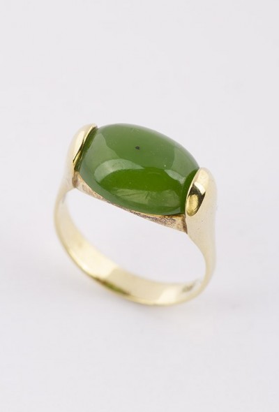Gouden ring met jade.