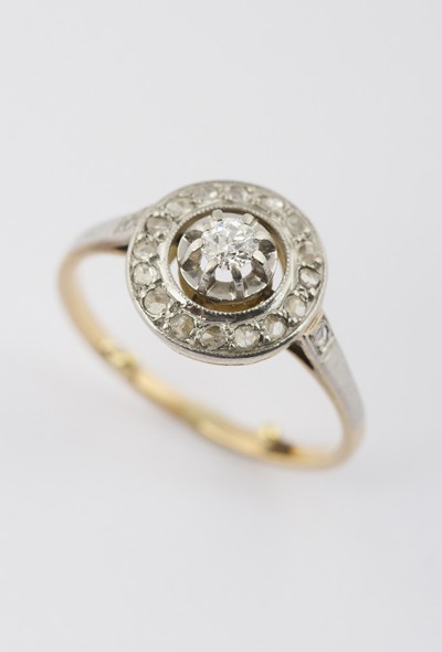 Gouden entourage ring met oud slijpsel briljant en diamant