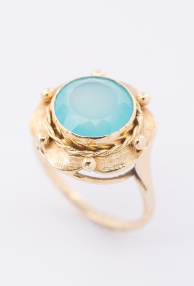 Gouden ring met chalcedoon