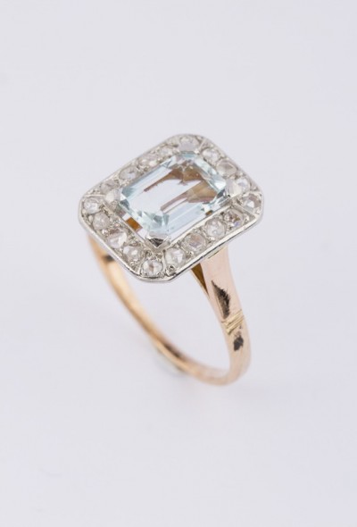 Antieke gouden entourage ring met aquamarijn en diamanten